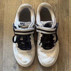 Nike White and Black Sneakers size 7.5